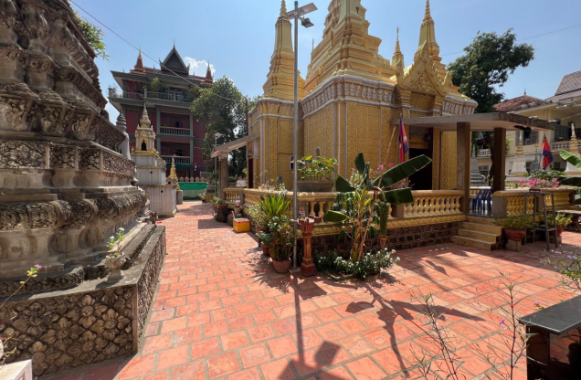 Wat Ounalom Monastery Phnom Penh Cambodia image